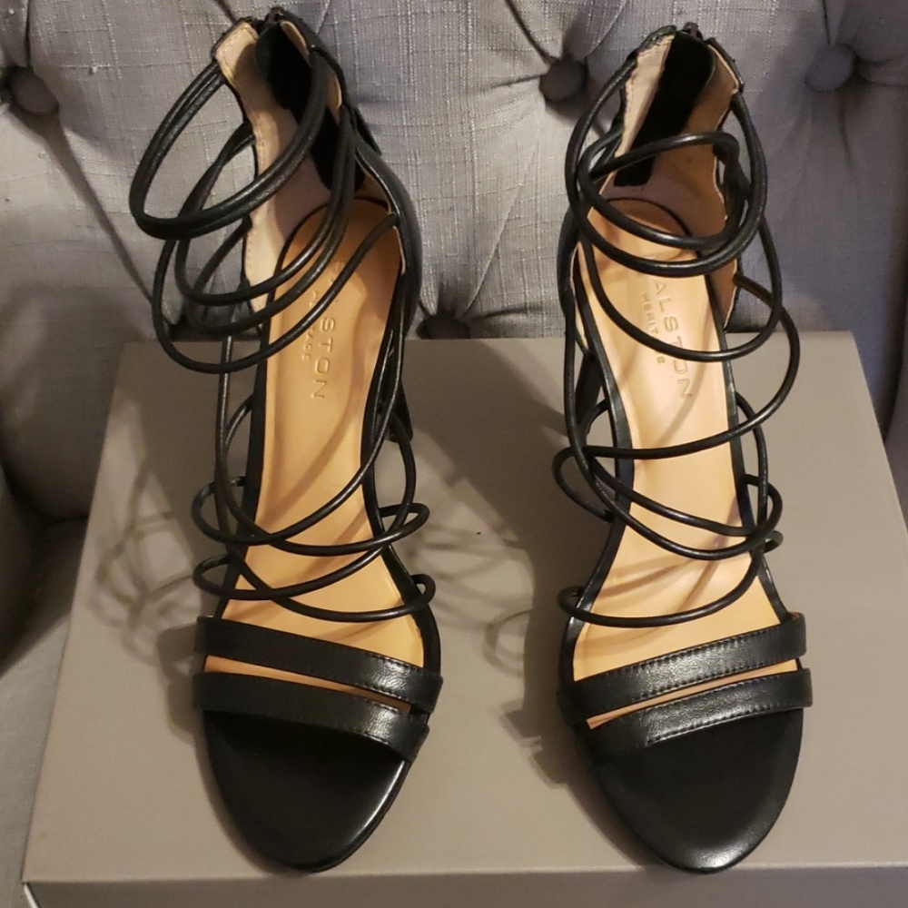 Halston Heritage Ryanne heels